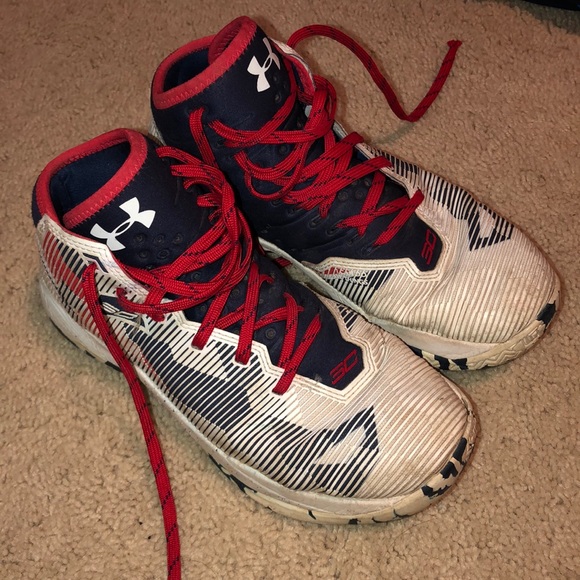 Under Armour boys basketball shoes - Picture 1 of 4